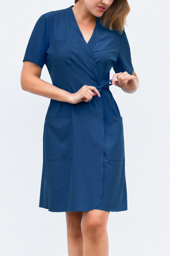 Sukienka medyczna wiązana z boku - Colormed Energy Flex  - granatowa - SKE7-G